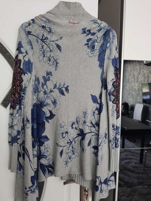 Продавам  дамски жилетки