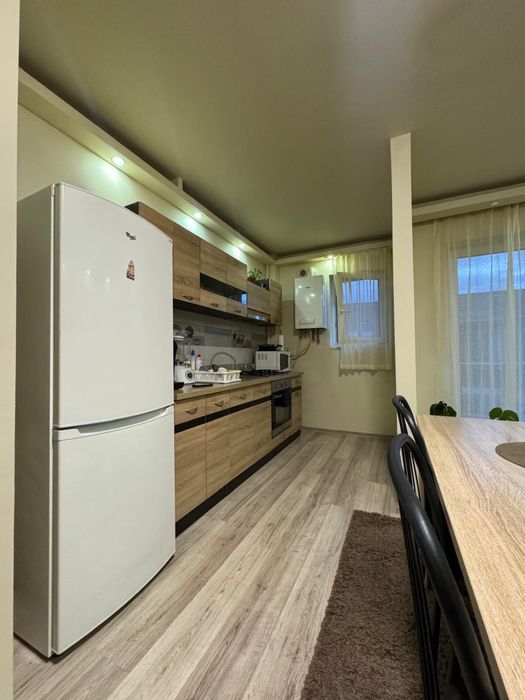 Vând apartament cu 3 camere mobilat în Florești, zona Tineretului