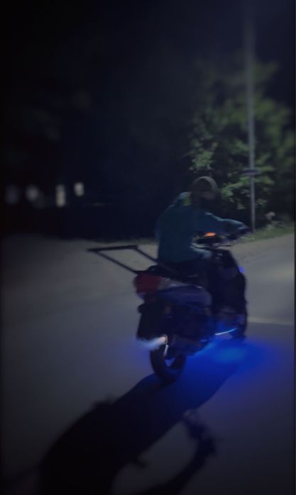 M8 Pro 165cc  | Қарап тұрған адамға сауда бар