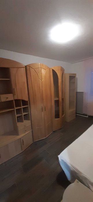 Inchiriez garsoniera govandar