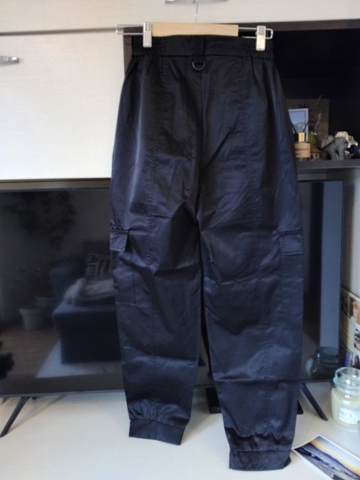 Панталон спортно-елегантен.