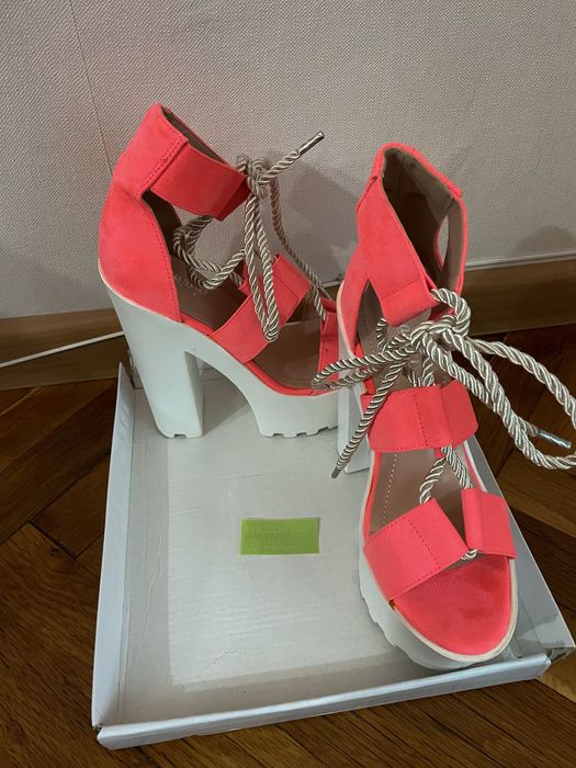 Неоново розови високи платформи