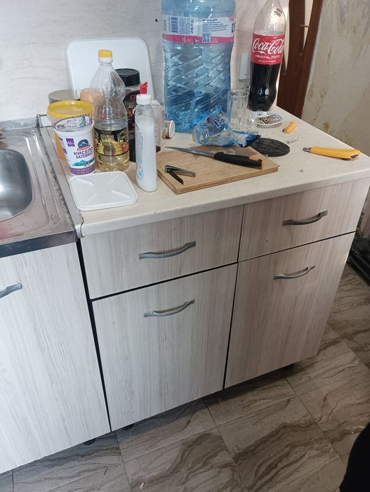 Продавам цялостно обзаведена кухня