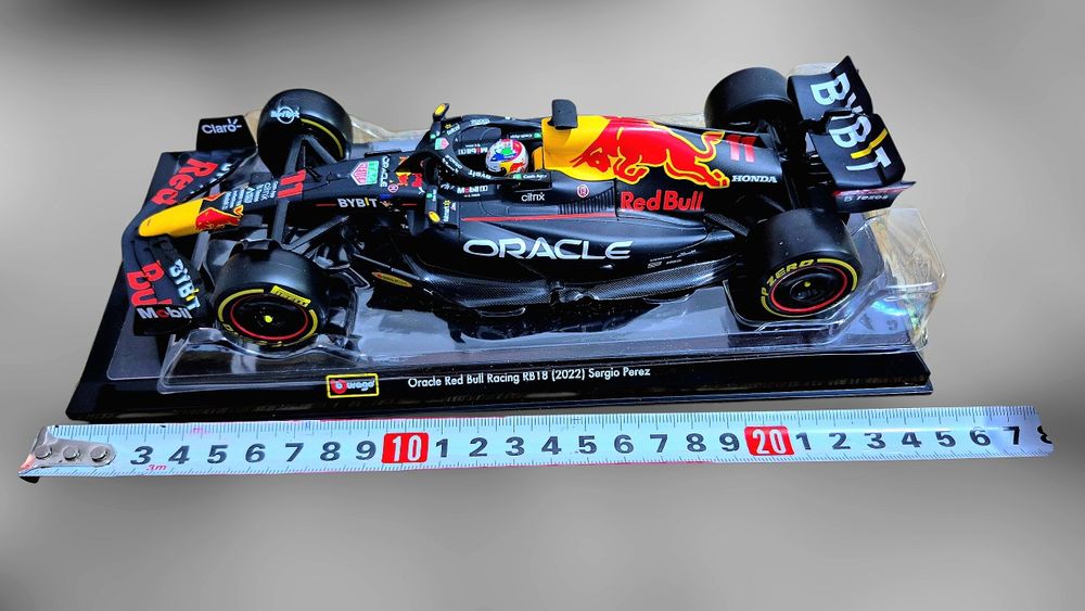 Реалистични Лицензирани модели от F 1 на Mercedes AMG и Alfa Romeo