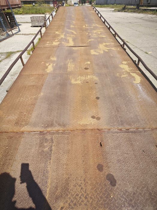 Товарна рампа за мотокар