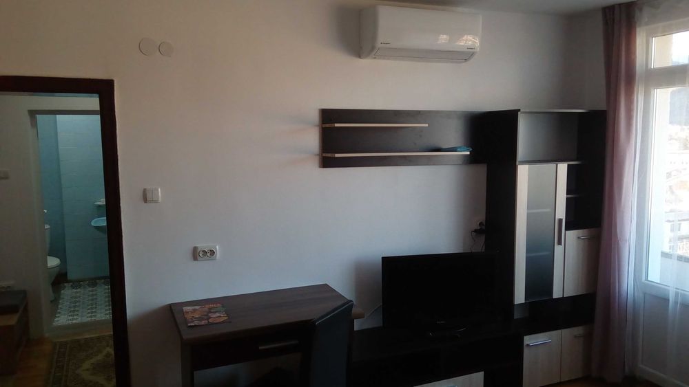 Дава се под наем Едностаен апартамент в Враца, Център - 36 кв.м за 239.7 € - Снимка #2