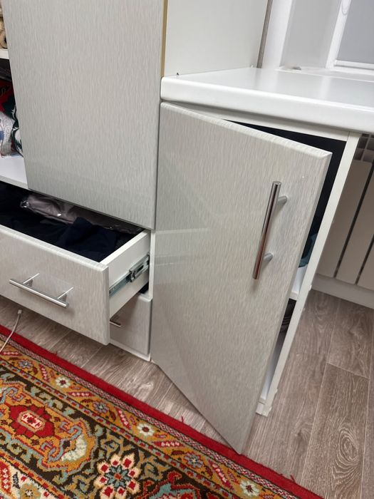 Продаётся многофункциональный мебельный гарнитур