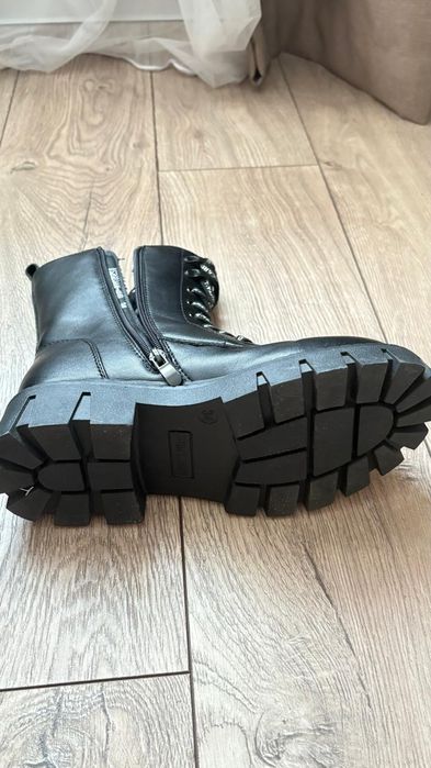 Продам ботинки на девочку