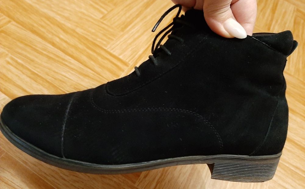 Женские кроссовки и ботинки