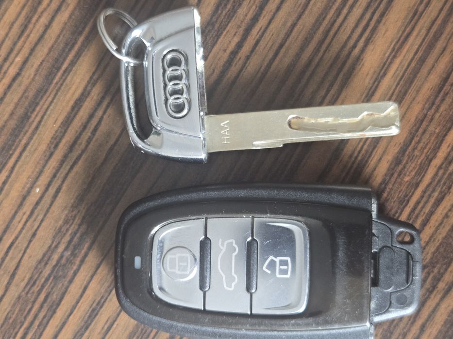Оригинален ключ за Ауди А8 2010