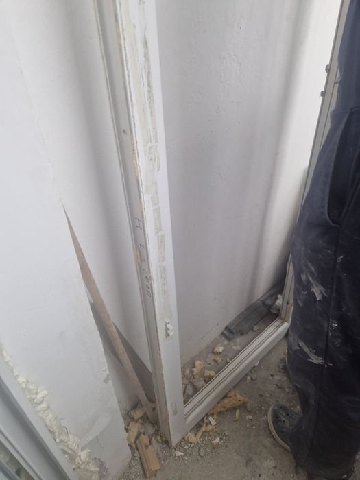 Usa balcon termopan in stare f buna cu rama