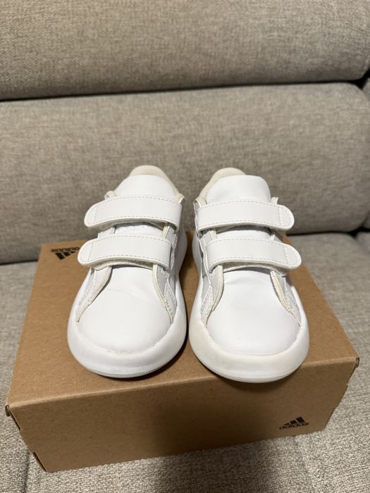 Vand adidas copii marimea 25
