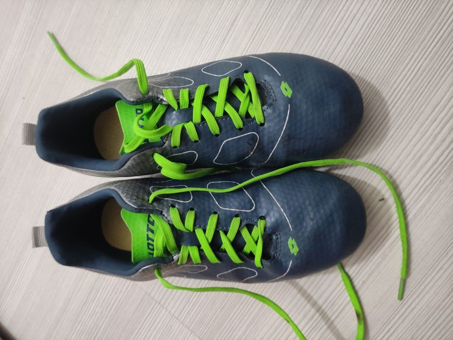 Детски обувки за футбол