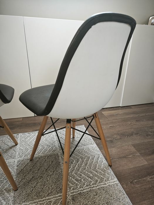 2 броя  кожени столове