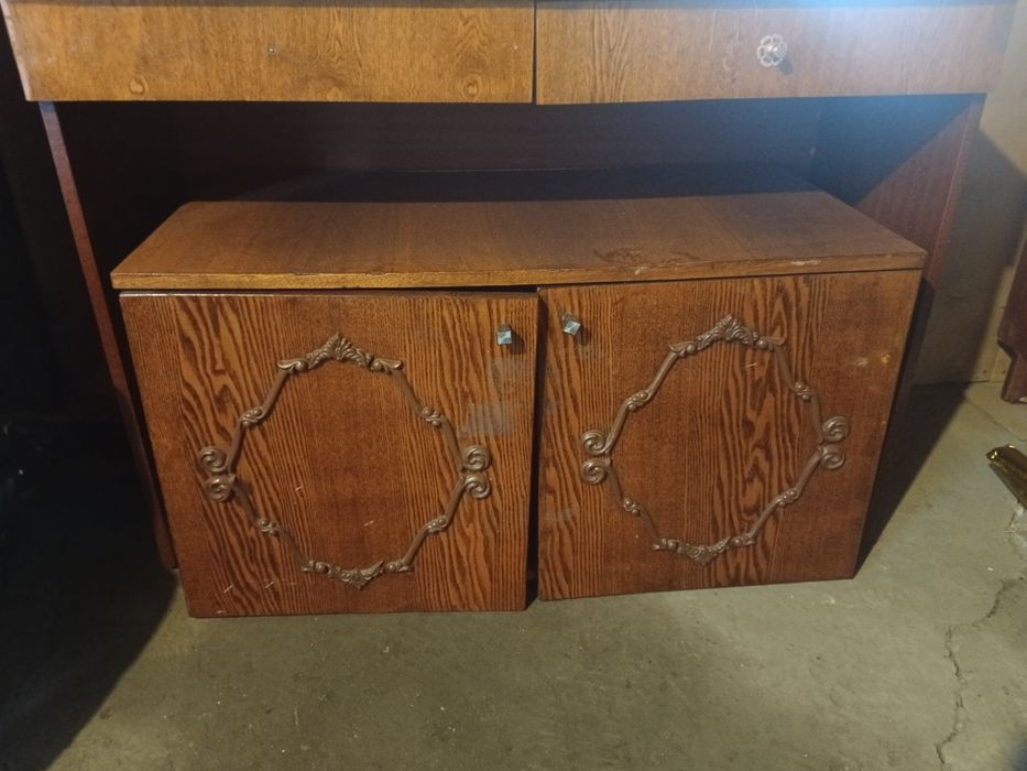 Продам тумбочку с зеркалом