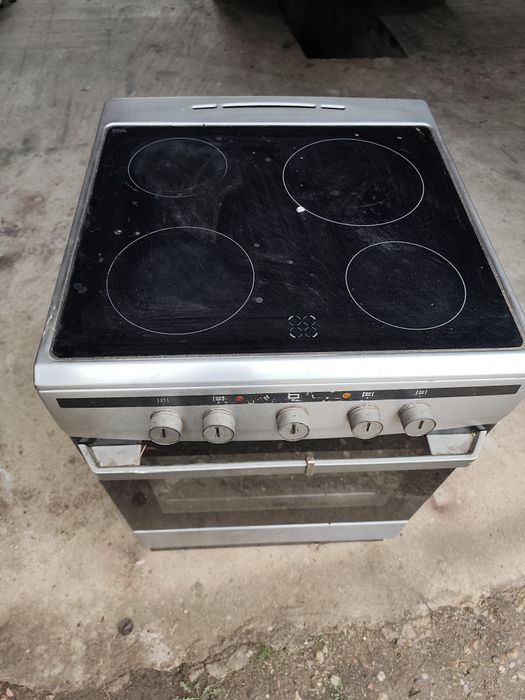Aragaz electric Hansa, plită vitroceramică, cuptor electric – 500 lei negociabil