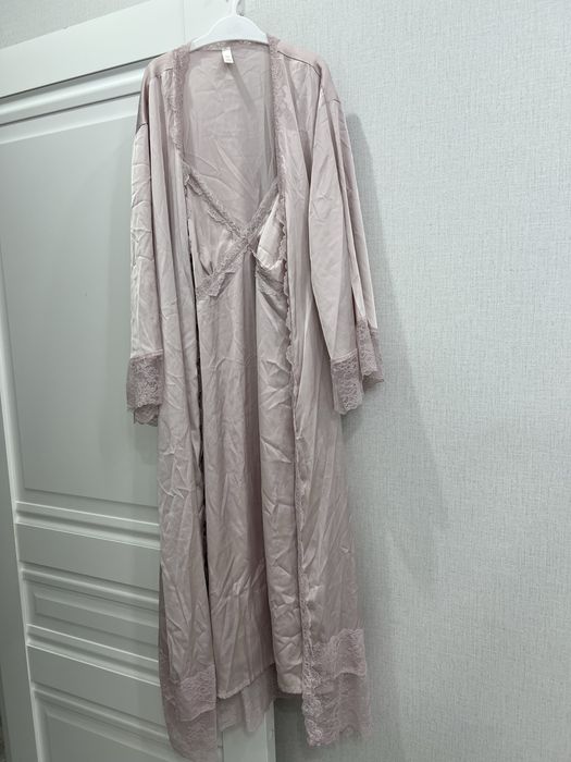 Атласный халат красивый