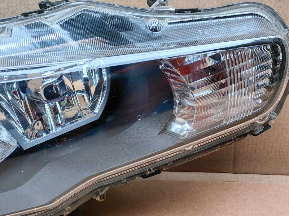 Десен фар за Mitsubishi Outlander 2 Xenon Facelift