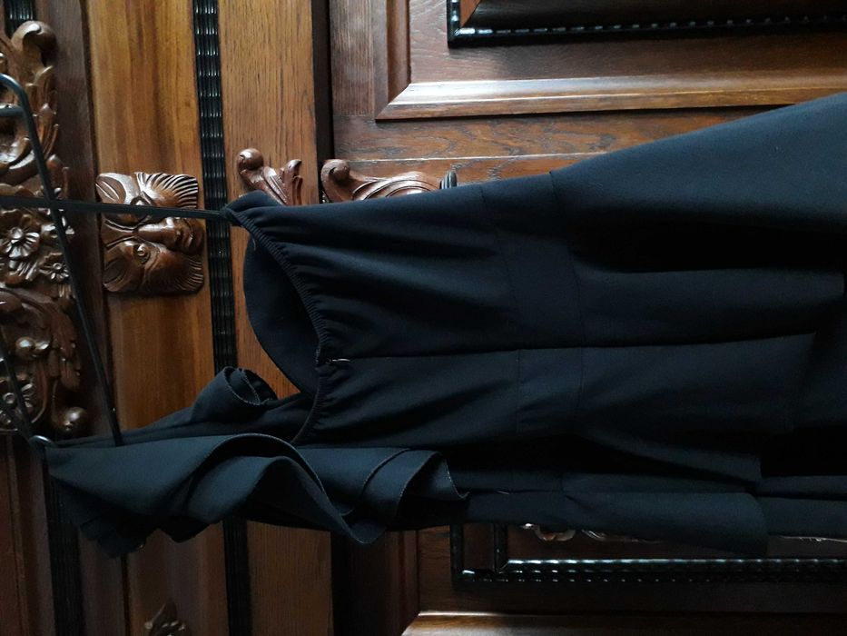 (Нов) Елегантен гащеризон с пеплум в черно