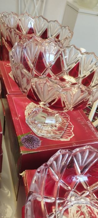 Рубин тусти вазалар