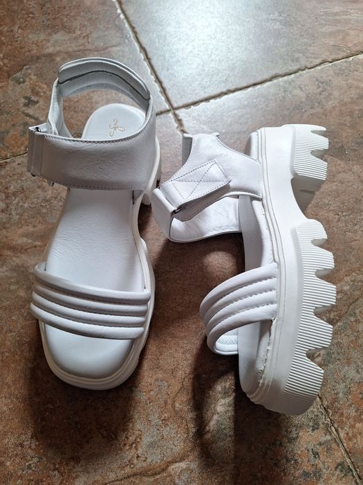 Нови сандали естествена кожа