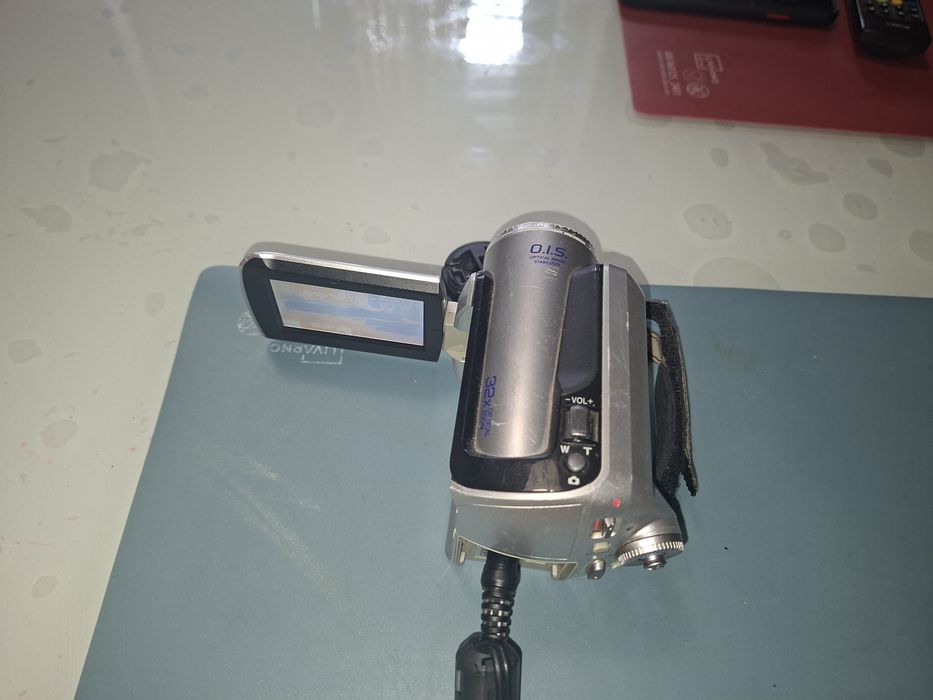 Handycam Panasonic SDR-H20, înregistrare pe HDD intern 30 gb +slot  card SD