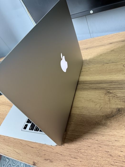 MacBook Air 2017 гтд core i5 , озу 8