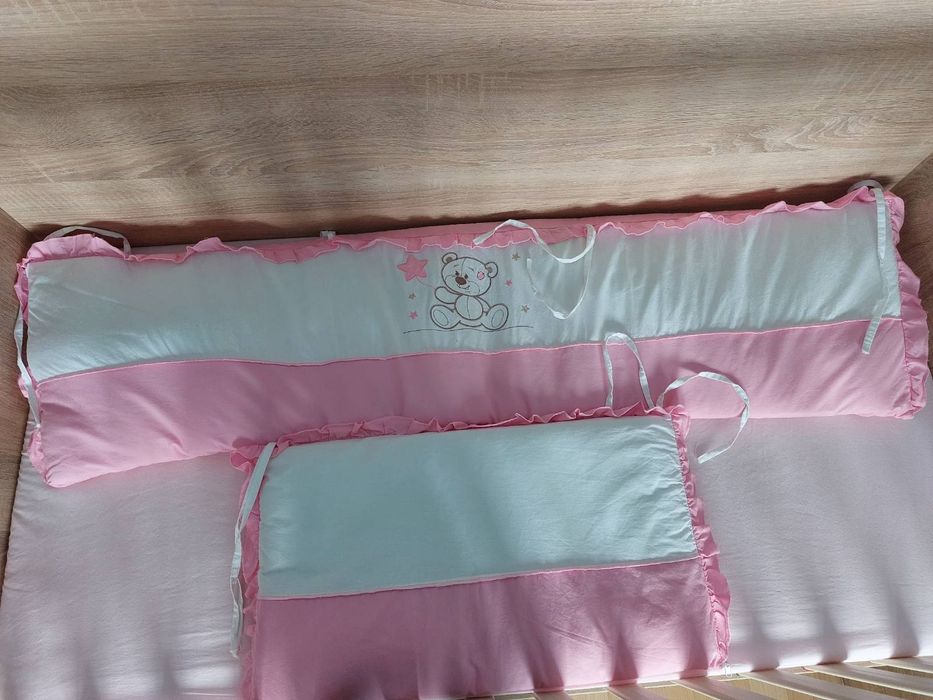 Детско креватче с люлеещ механизъм