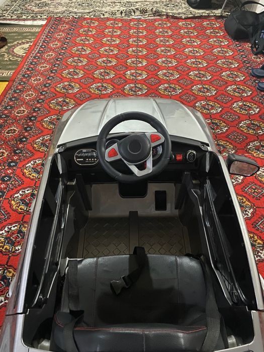 продается детская машина электромобиль