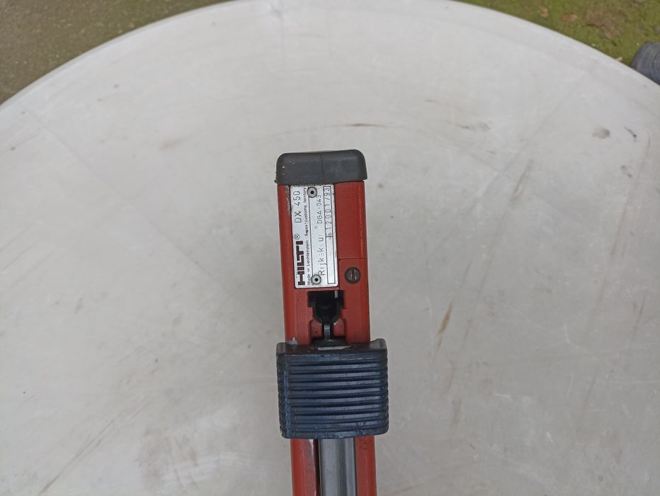 Пистолет за пирони HILTI DX450
