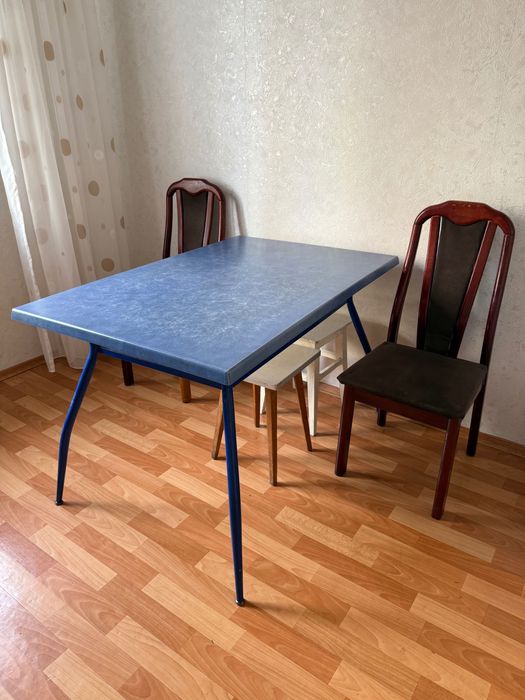Продам стол кухонный