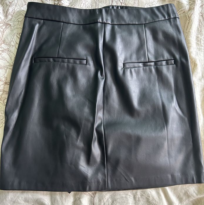 Кожена пола Avin