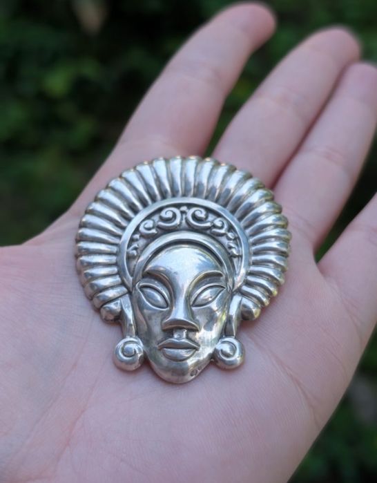 Veche brose tribala din argint sterling, masca tribala sculptata, Truart