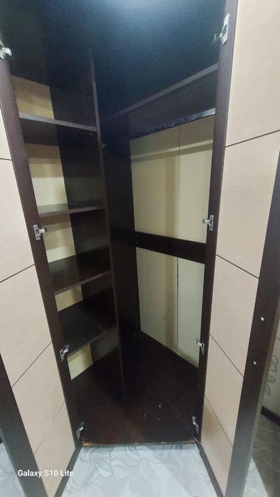 Шкаф угловой