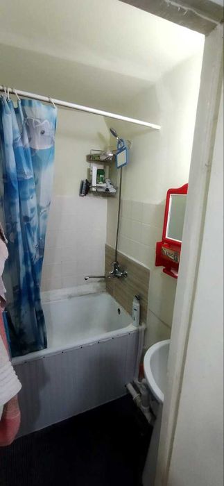 Срочно Метро якинида 2/6/9 квартира 43м.кв СОТИЛАДИ!!!