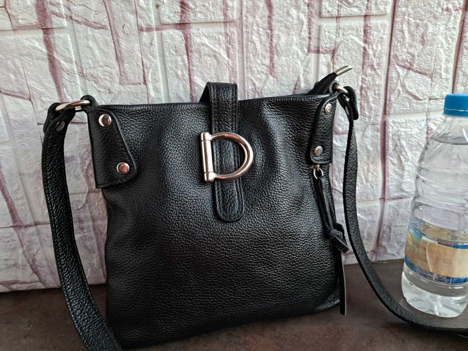 мъжка чанта,черна кожена чантичка-естествена кожа,,малка