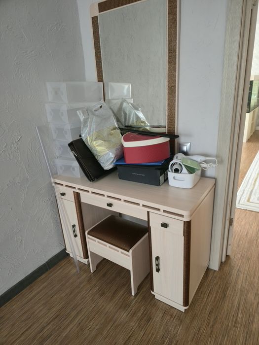 Продаётся гарнитур