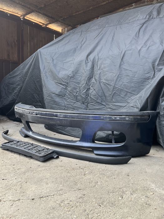 BMW E46 M tech предна броня счупена