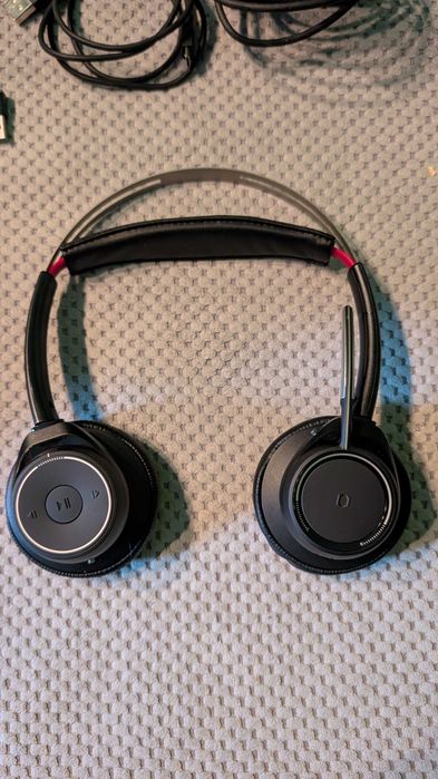 Слушалки Plantronics Poly Voyager Focus UC
