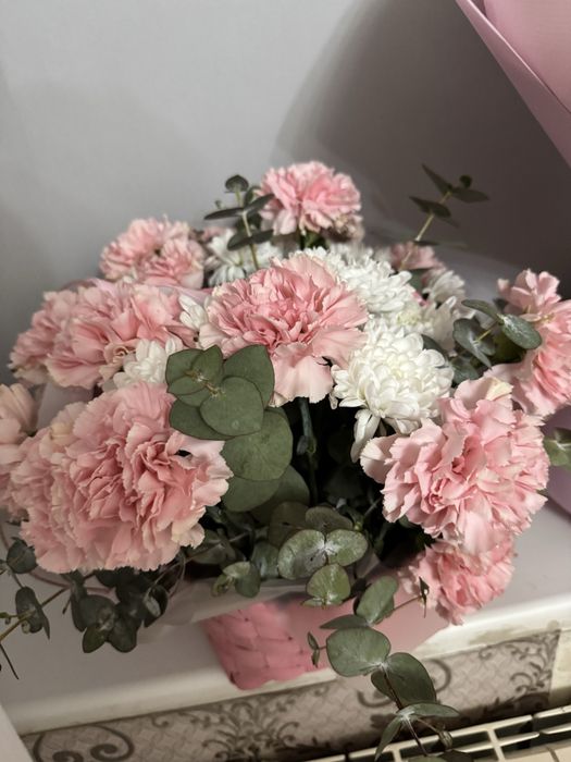 Цветы вчера подарили свежие