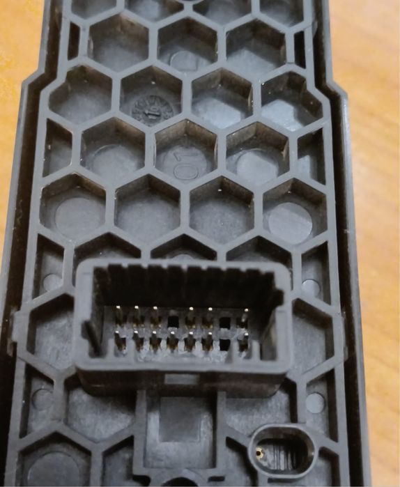 Vand modulator comanda usa stanga