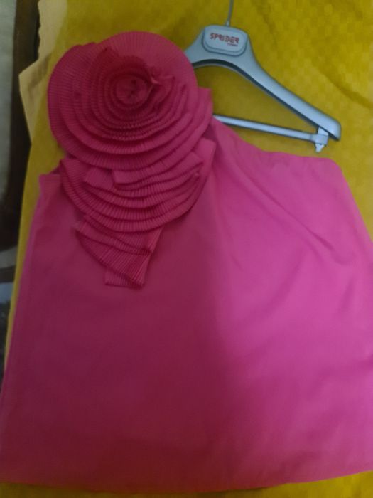 Bluza cu un umăr gol