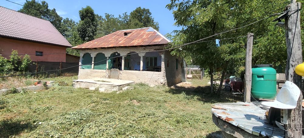 Casa Bătrânească cu teren 1600m2