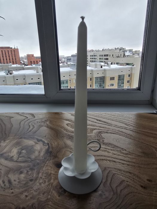 Подсвечник на иголке