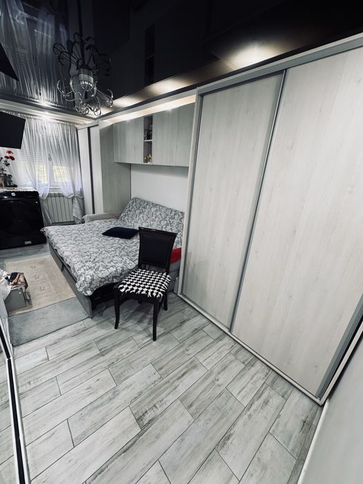 Apartament 3 camere decomandat tomis nord vis a vis de hotel Zodiac stradal vedere la bulevard parcul Tabacarie etaj3/4 156000 euro