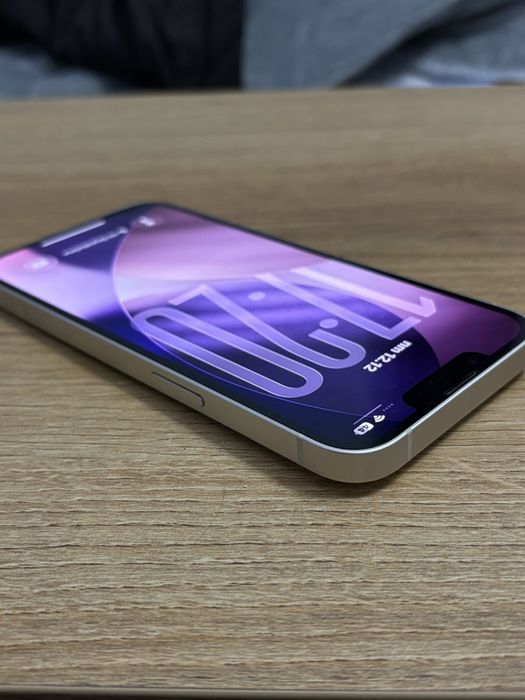 Продавам Iphone 13 128GB