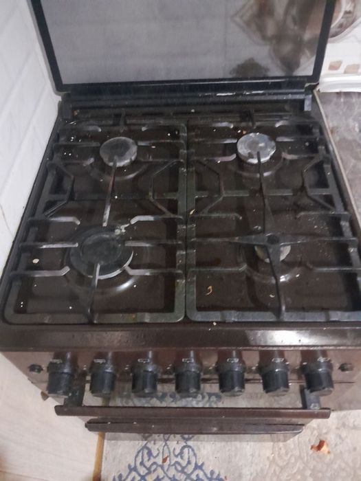 Продаётся кухонная плита FERE, б/у, в хорошем рабочем состоянии.