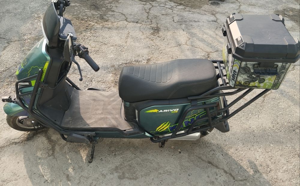 Arivo 700 skuter