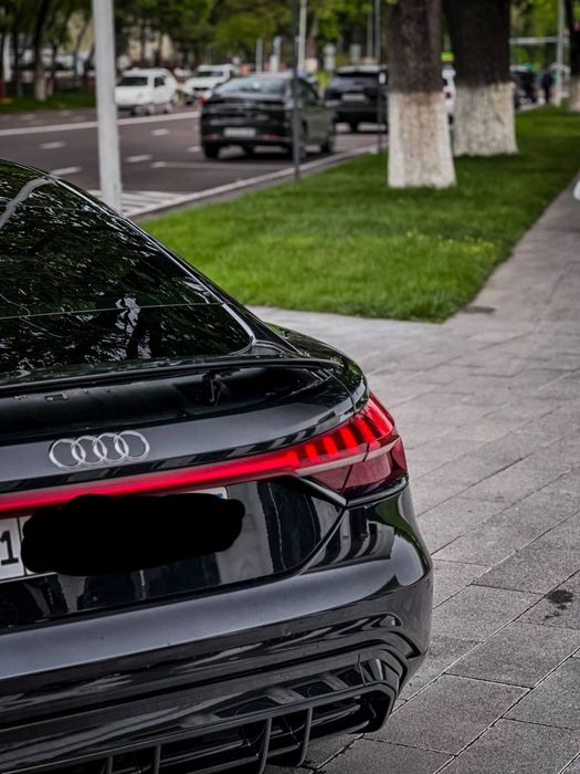 Audi e trone GT продается
