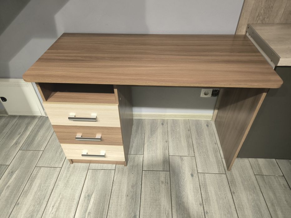 Продам стол письменный